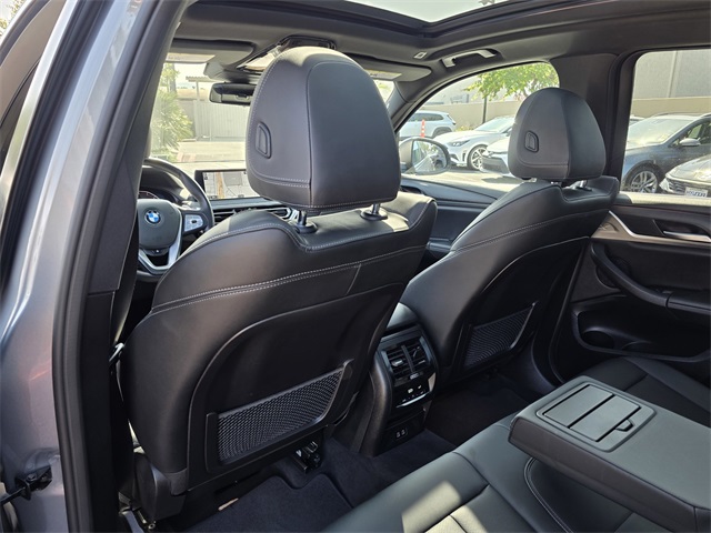 Vehicle image 21 of 45