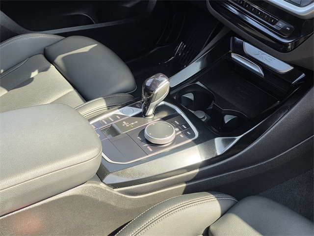 Vehicle image 10 of 45
