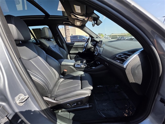 Vehicle image 11 of 45