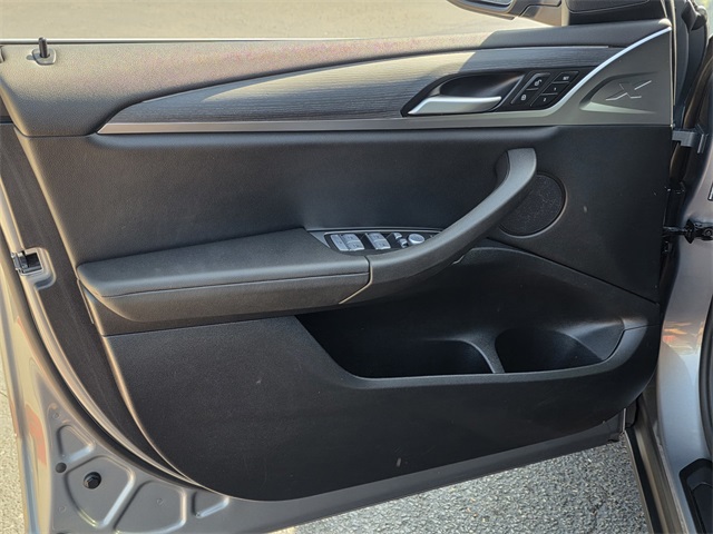 Vehicle image 24 of 45