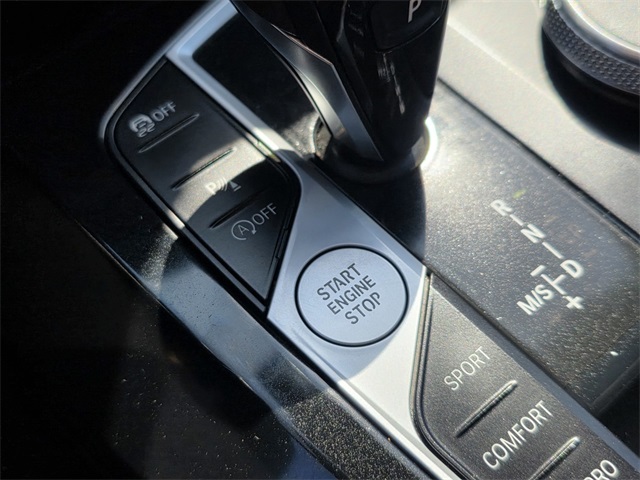 Vehicle image 37 of 45