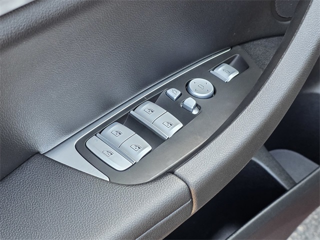 Vehicle image 25 of 45