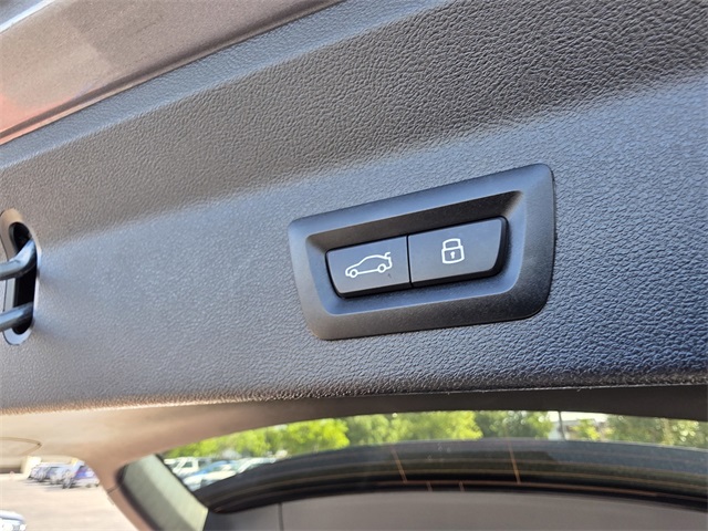 Vehicle image 15 of 45