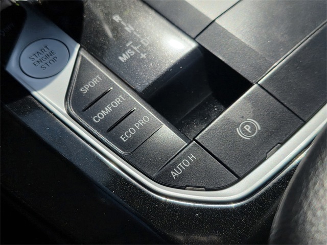 Vehicle image 38 of 45