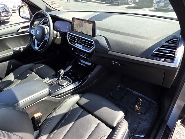 Vehicle image 8 of 45