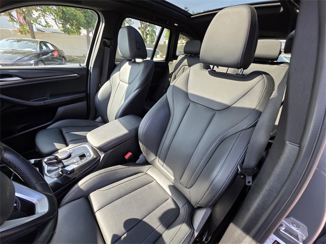 Vehicle image 18 of 45
