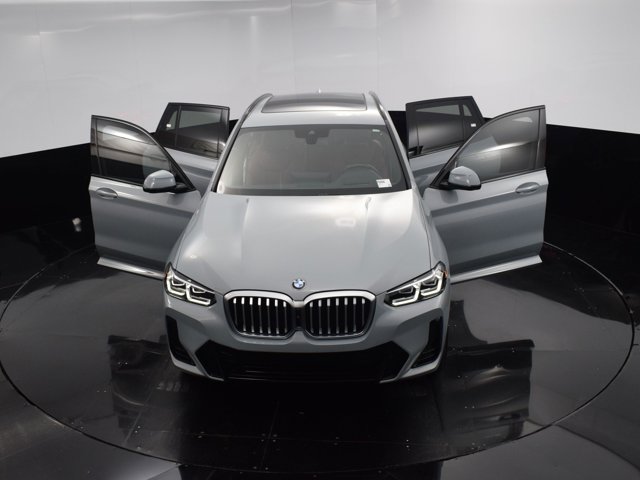 Vehicle image 5 of 74