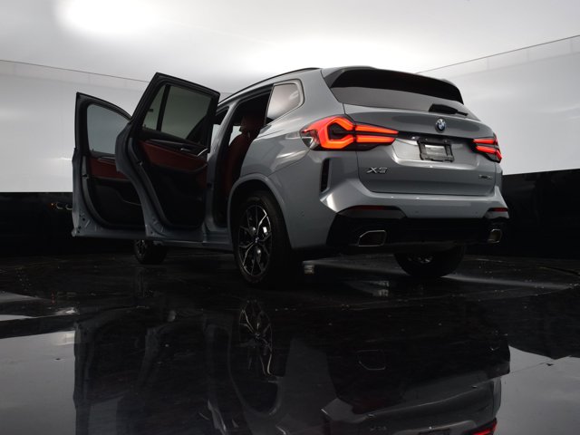 Vehicle image 33 of 74