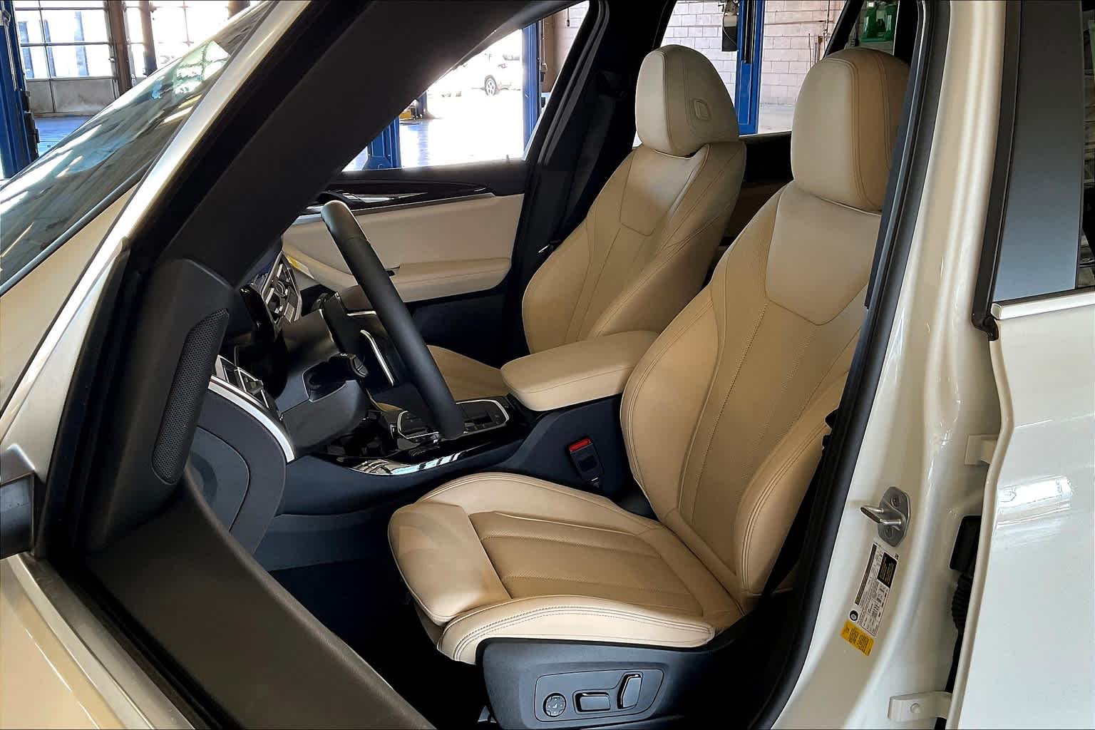 Vehicle image 9 of 19