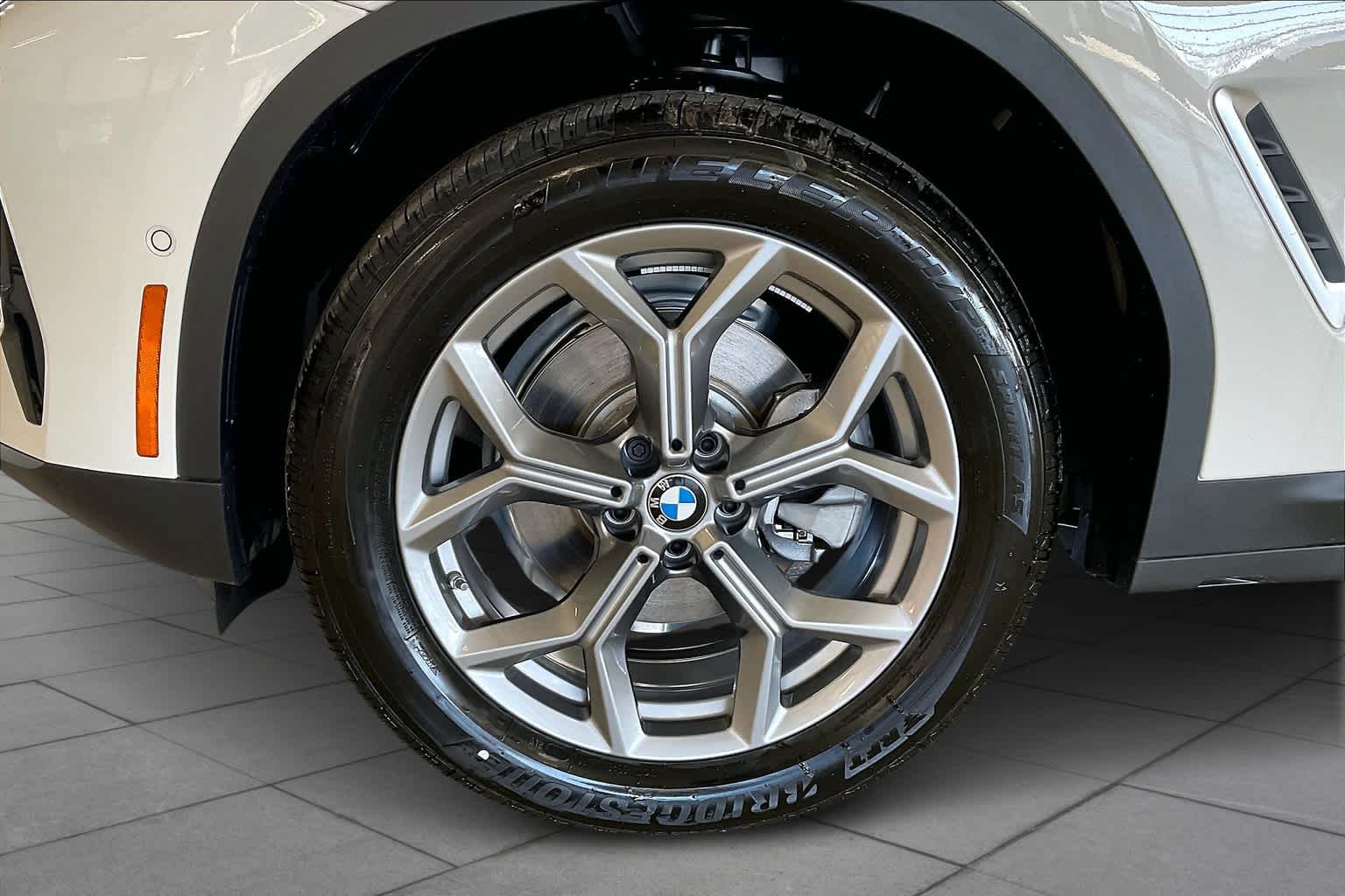 Vehicle image 11 of 19