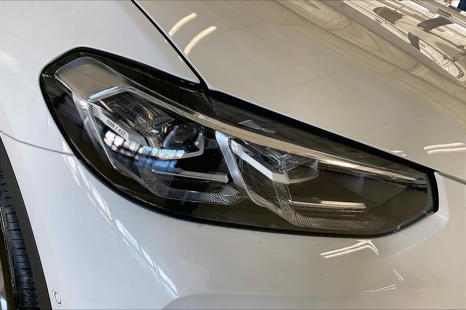 Vehicle image 13 of 19