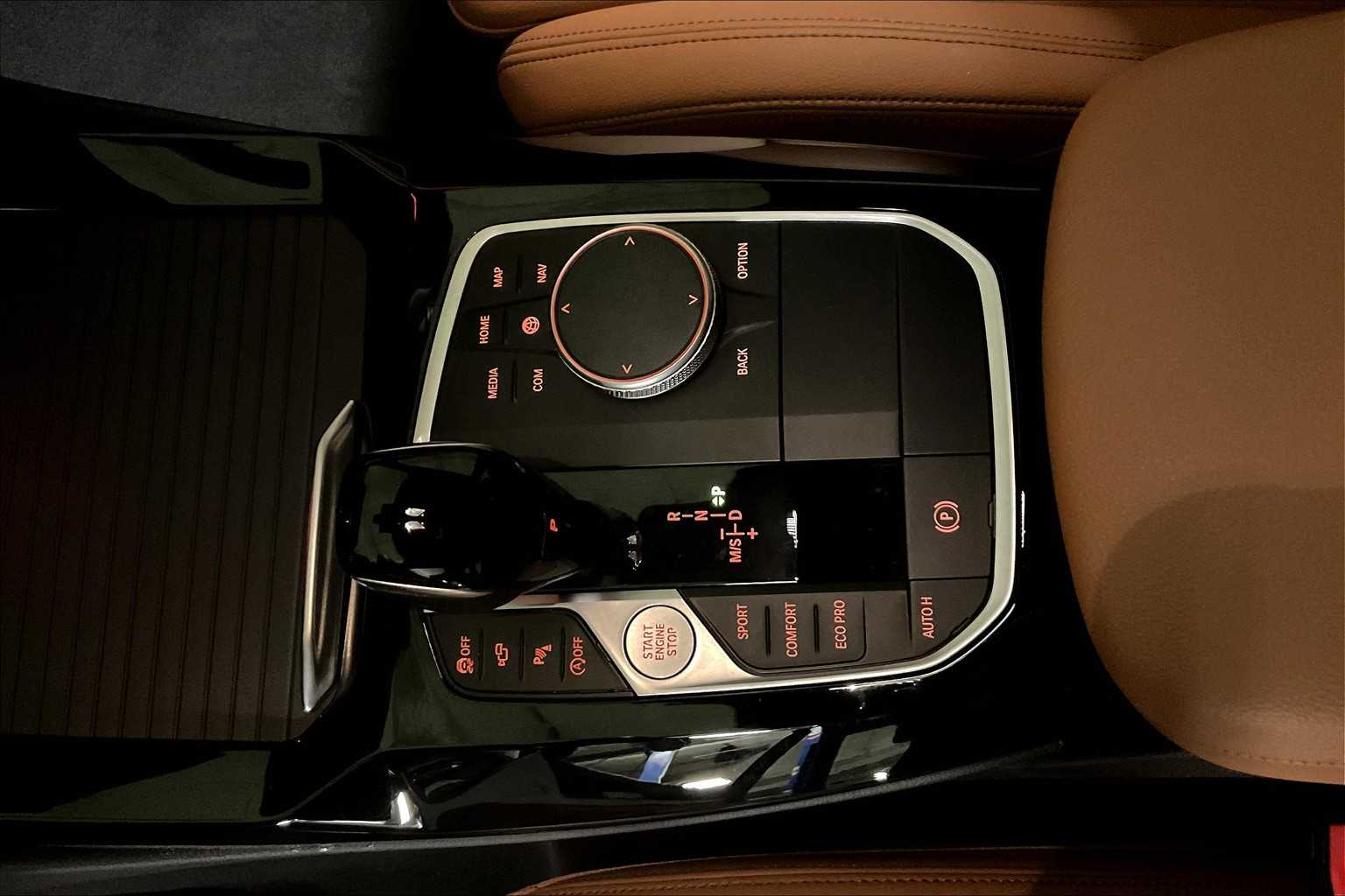 Vehicle image 33 of 35