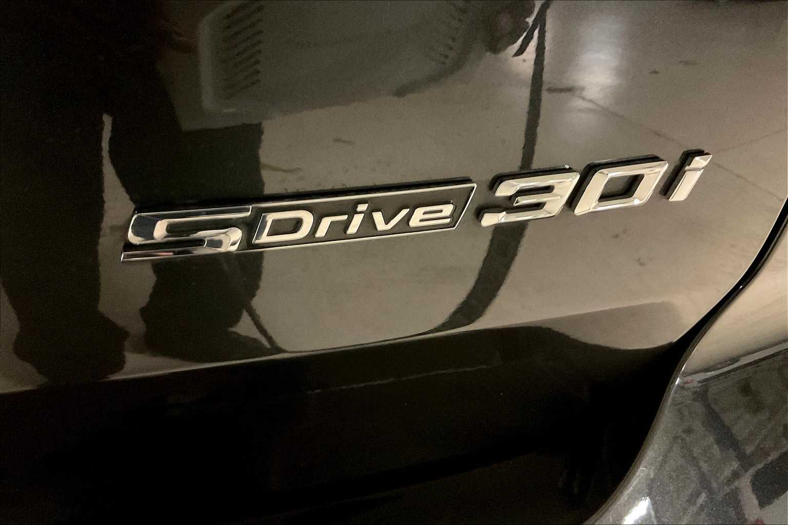 Vehicle image 23 of 35