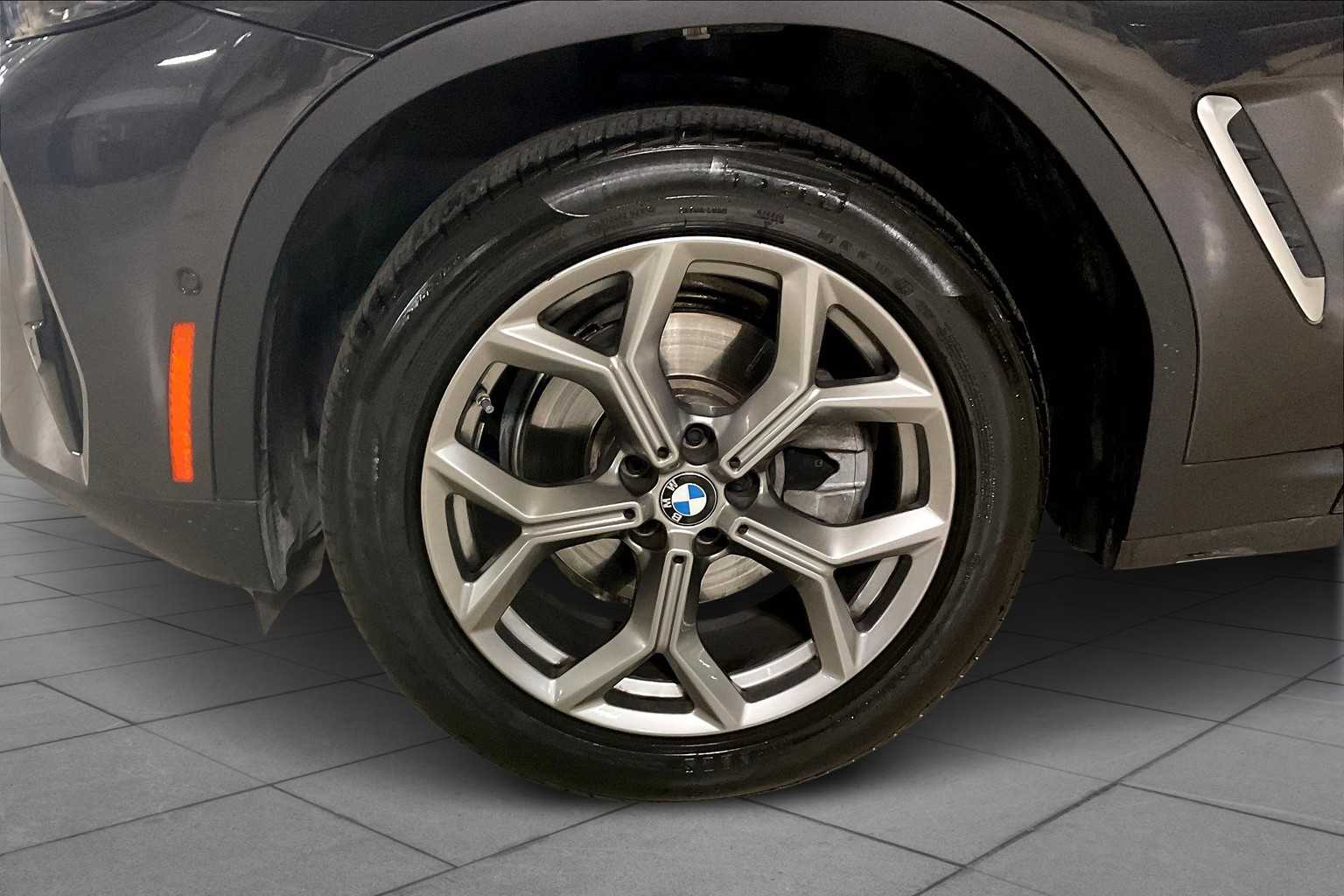 Vehicle image 9 of 35
