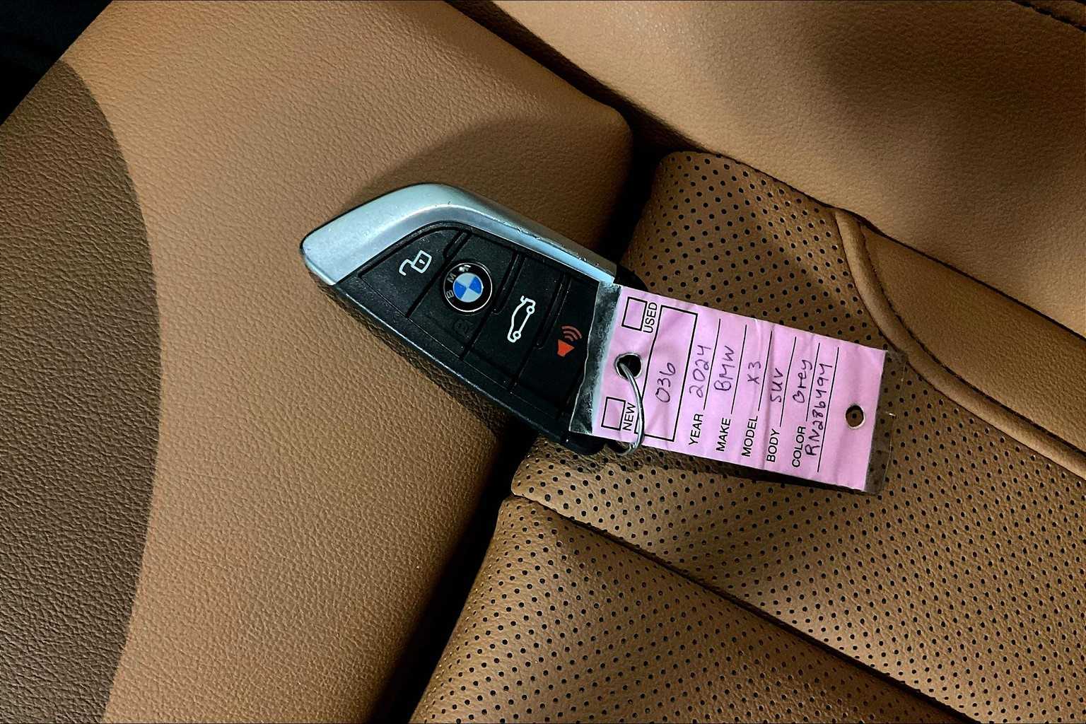 Vehicle image 31 of 35