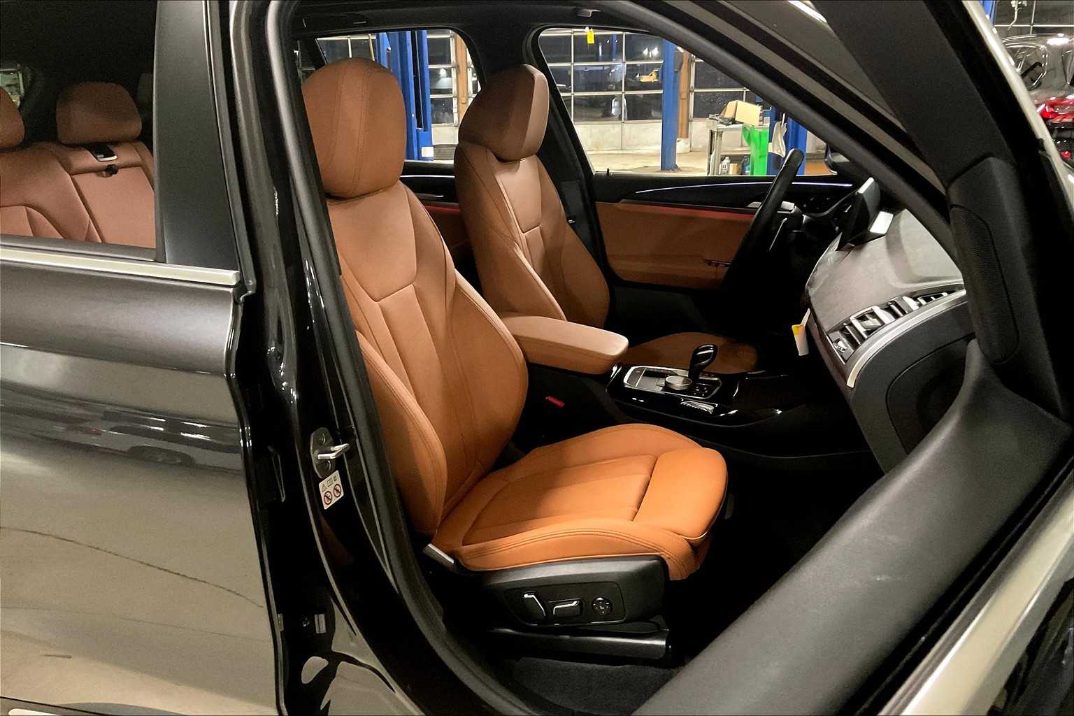 Vehicle image 13 of 35