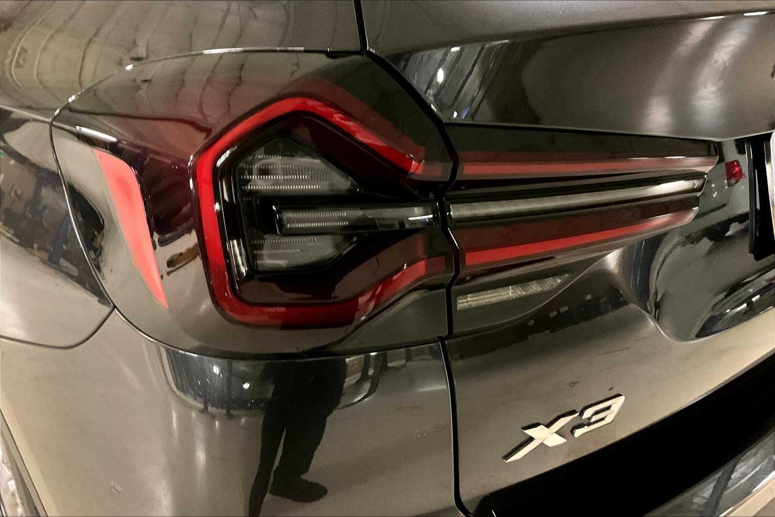 Vehicle image 28 of 35