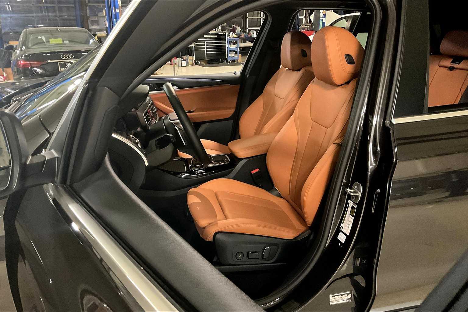 Vehicle image 14 of 35