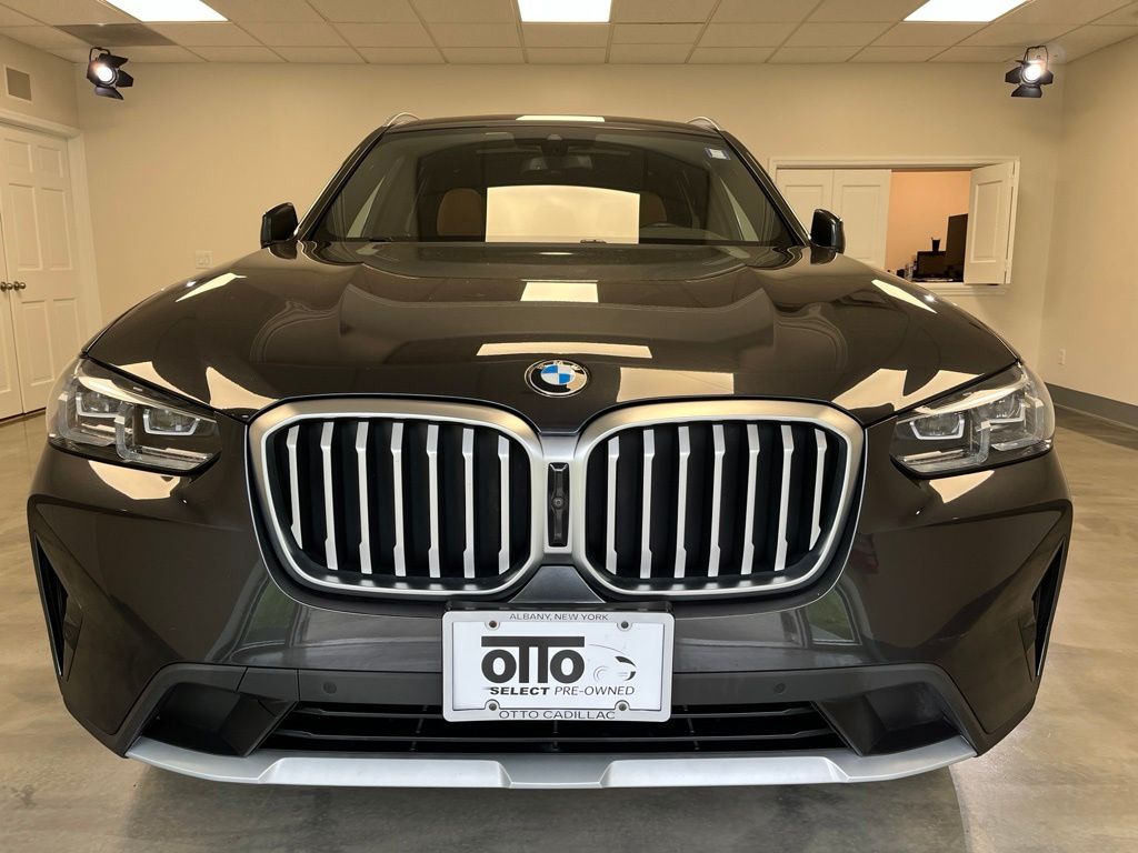 2024 BMW X3 xDrive30i Image 2 of 27