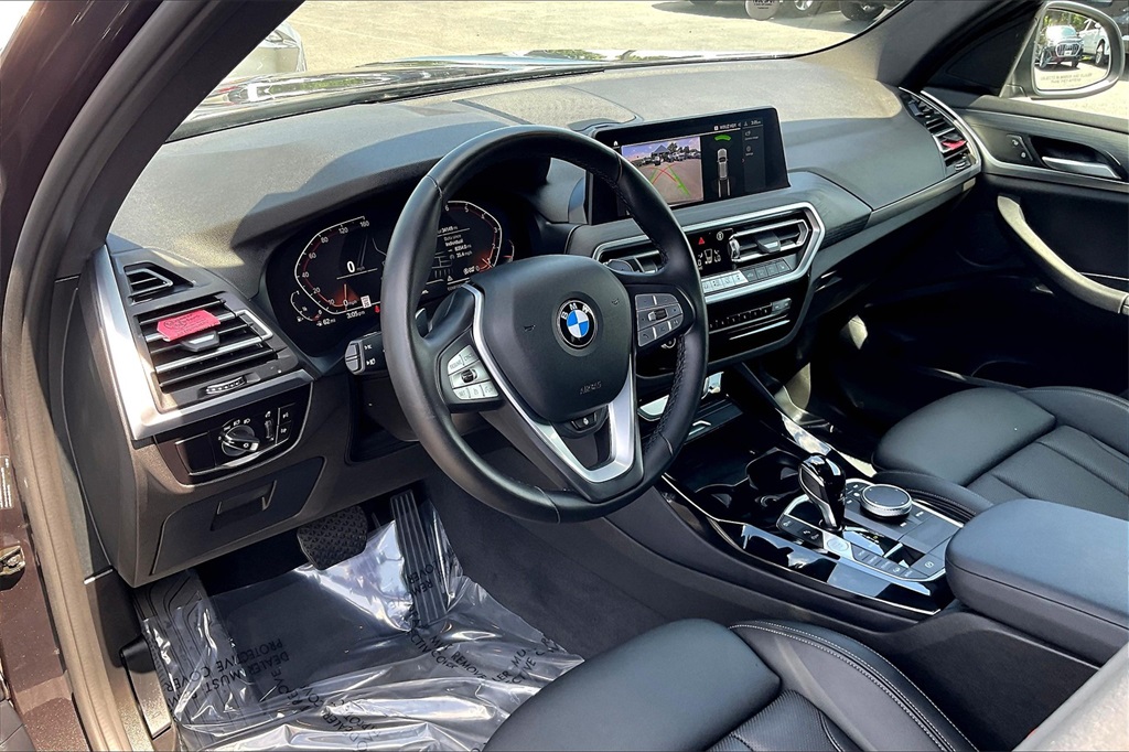 Vehicle image 15 of 33