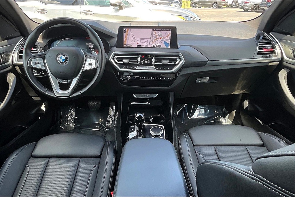 Vehicle image 14 of 33