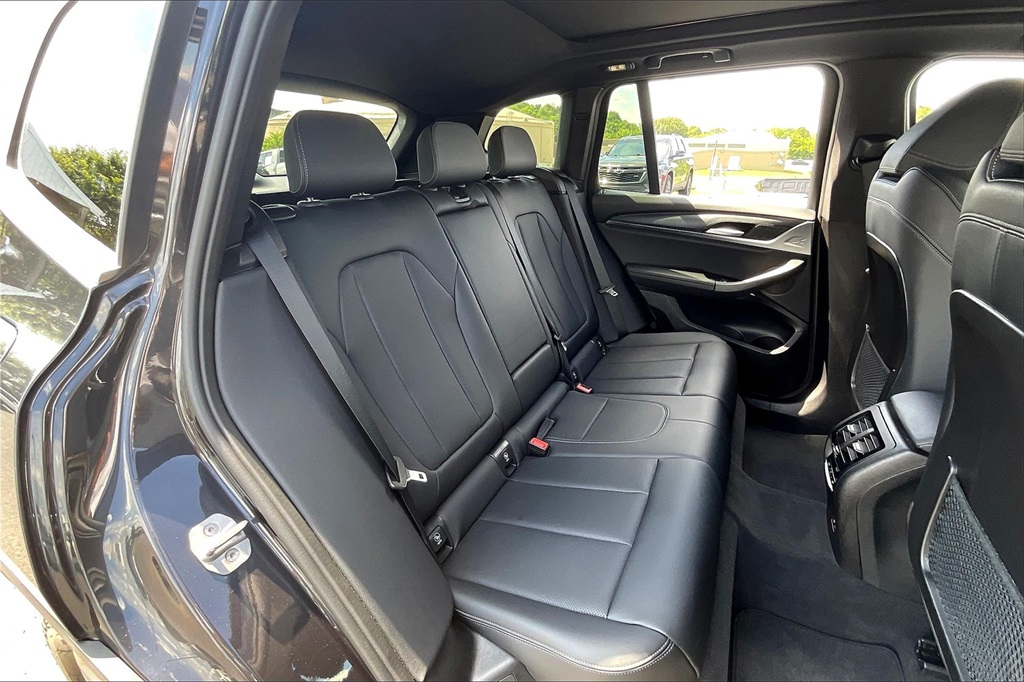 Vehicle image 11 of 33
