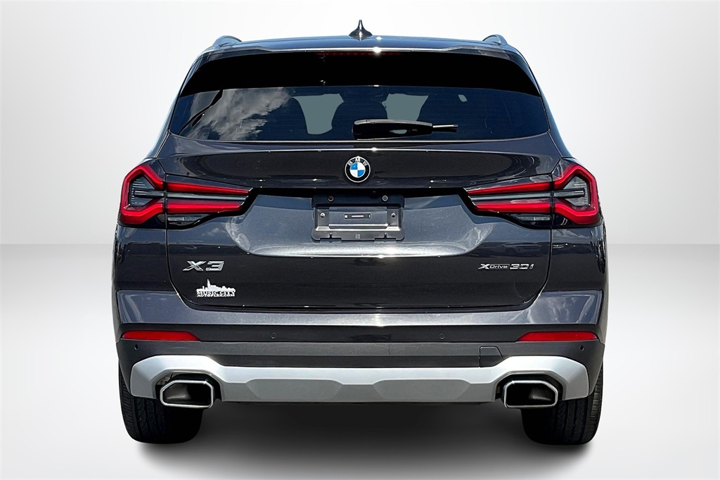 Vehicle image 6 of 33
