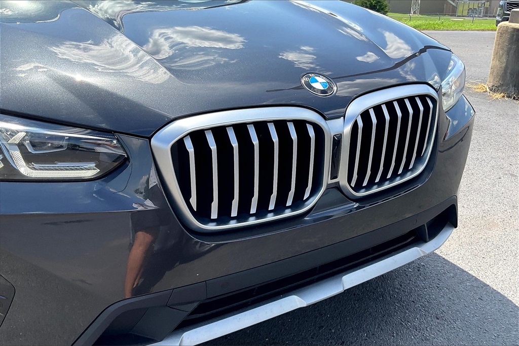 Vehicle image 27 of 33