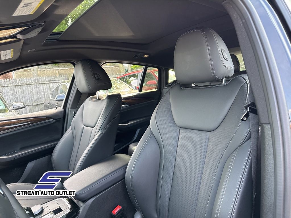 Vehicle image 16 of 35