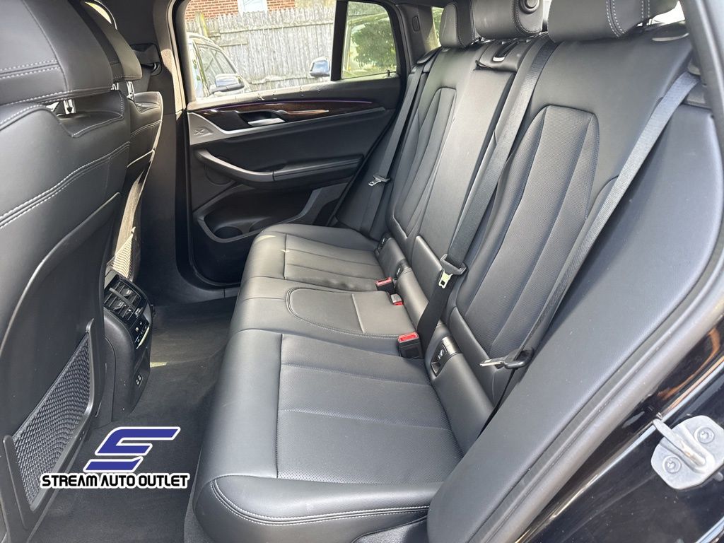 Vehicle image 26 of 35
