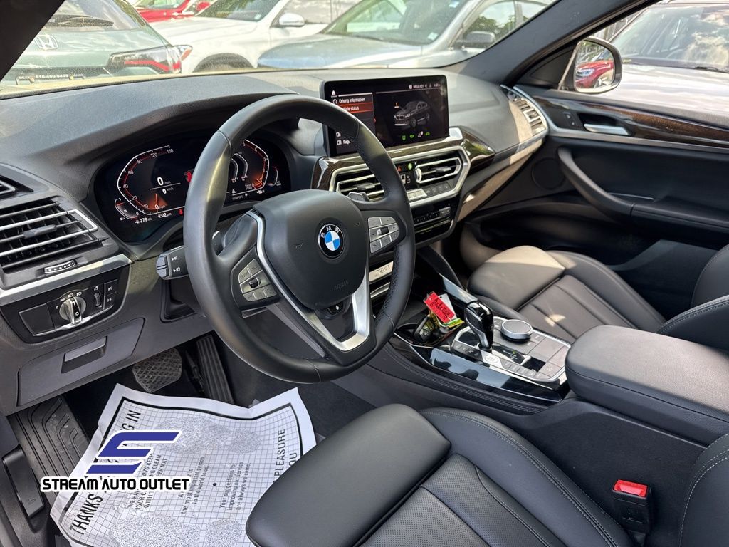 Vehicle image 14 of 35