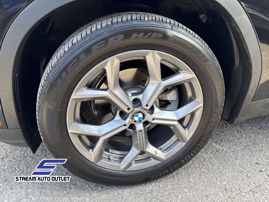 Vehicle image 12 of 35
