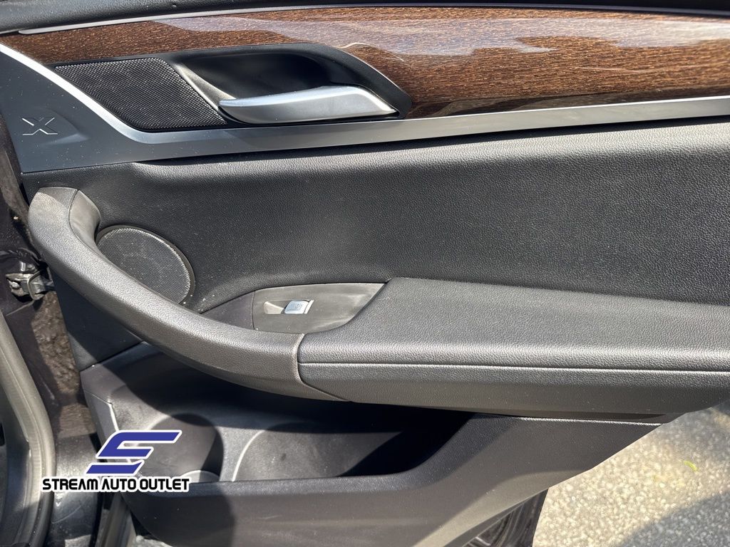 Vehicle image 29 of 35