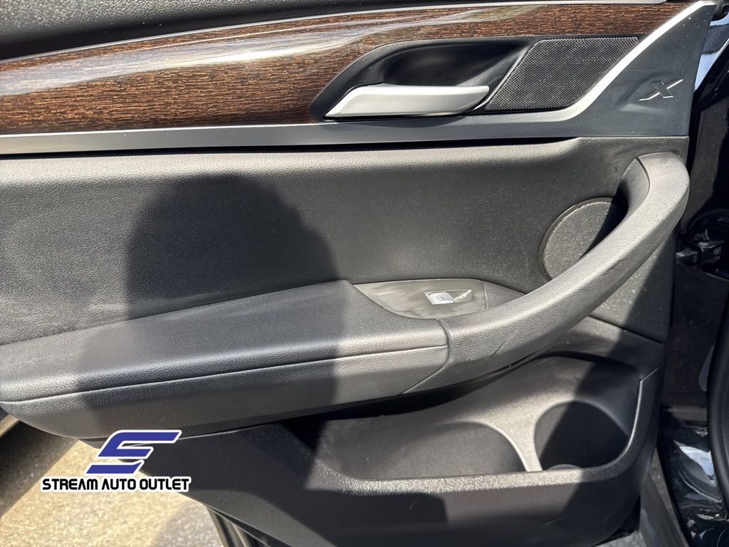 Vehicle image 25 of 35