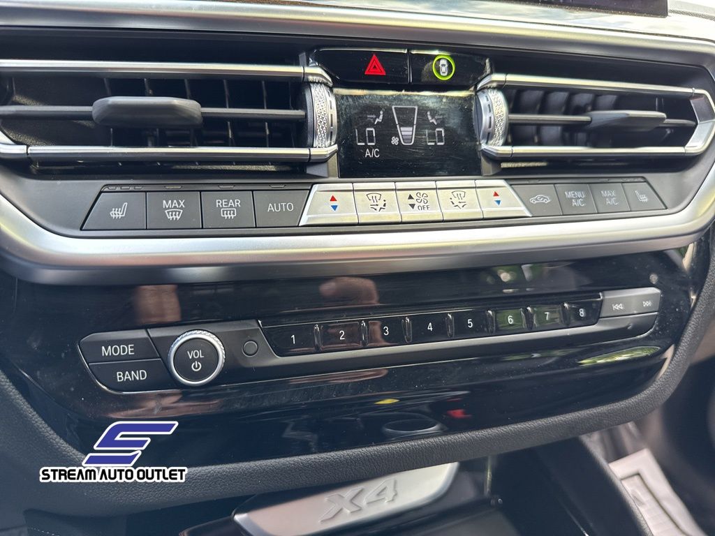 Vehicle image 22 of 35