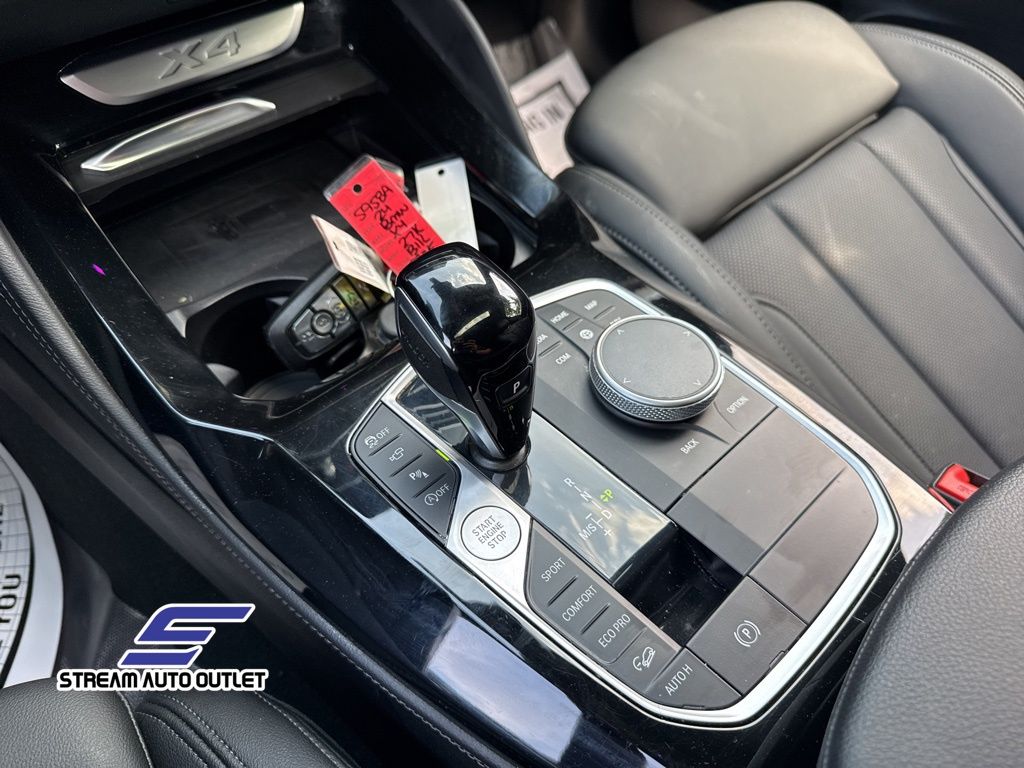 Vehicle image 23 of 35
