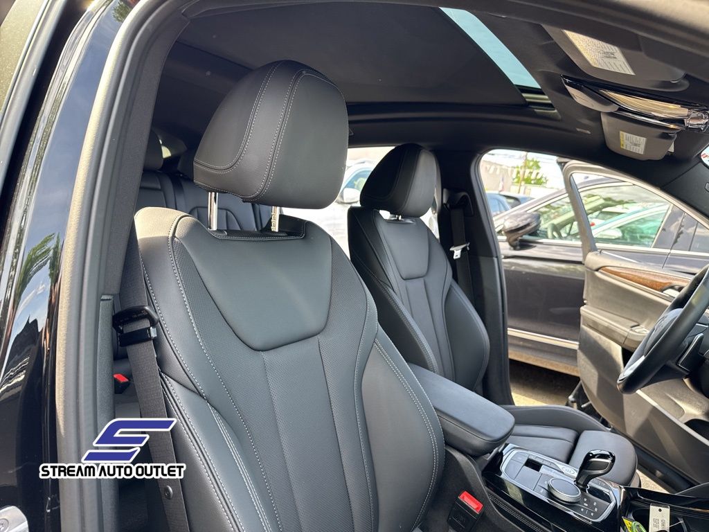 Vehicle image 34 of 35