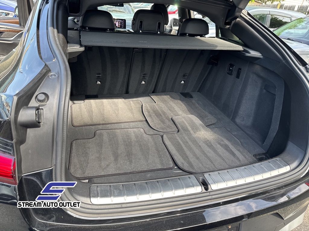 Vehicle image 27 of 35