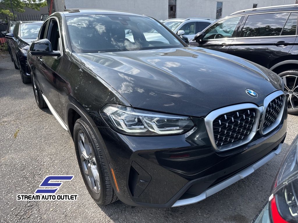 Vehicle image 10 of 35