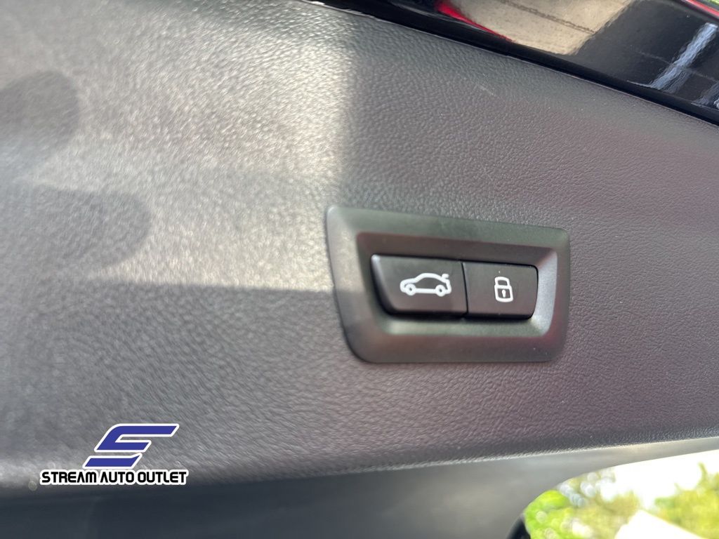 Vehicle image 28 of 35