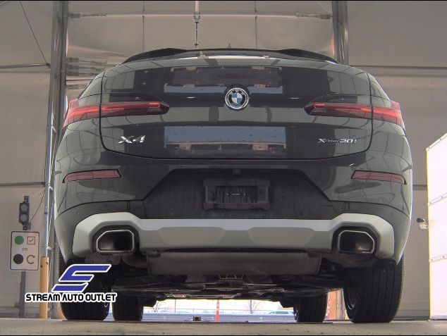 Vehicle image 4 of 22
