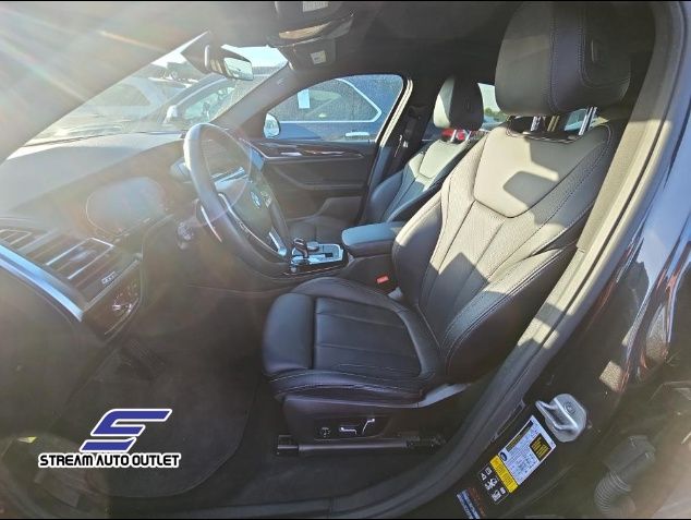 Vehicle image 13 of 22