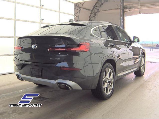 Vehicle image 3 of 22