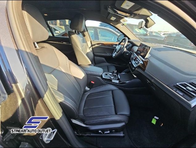 Vehicle image 14 of 22