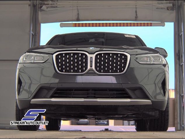Vehicle image 8 of 22