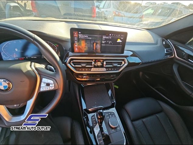 Vehicle image 17 of 22