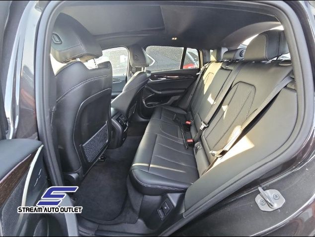 Vehicle image 19 of 22