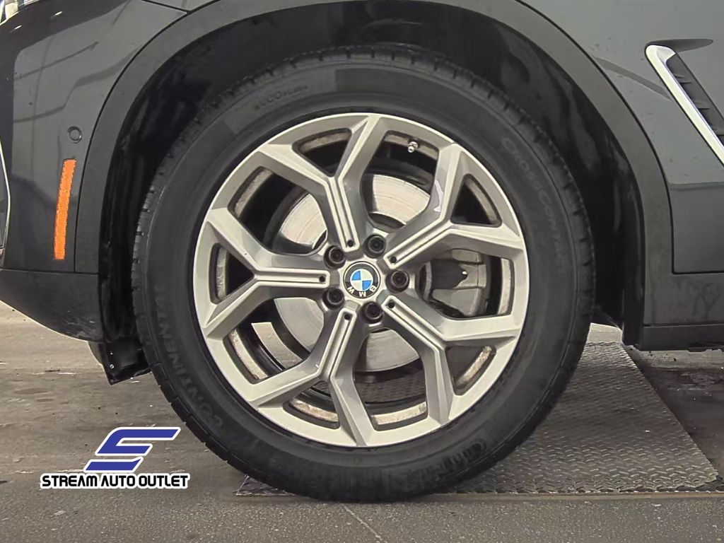 Vehicle image 12 of 22