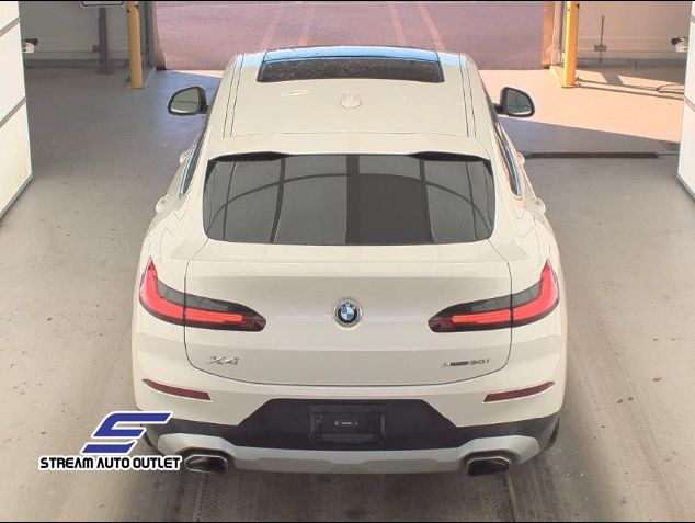Vehicle image 4 of 21