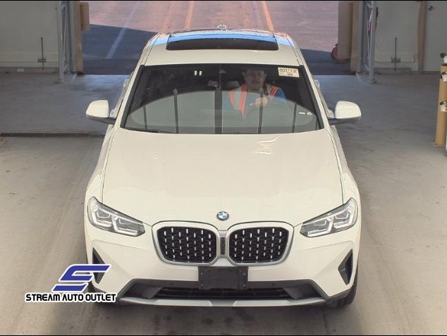 Vehicle image 8 of 21